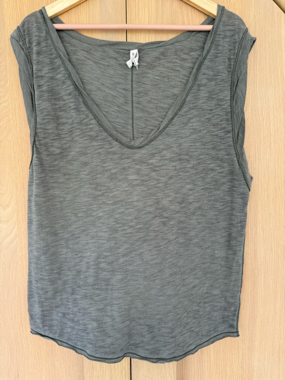 G+L+ Sleeveless Oversized V-Neck Tank Top in Olive Heathered Gray Size L